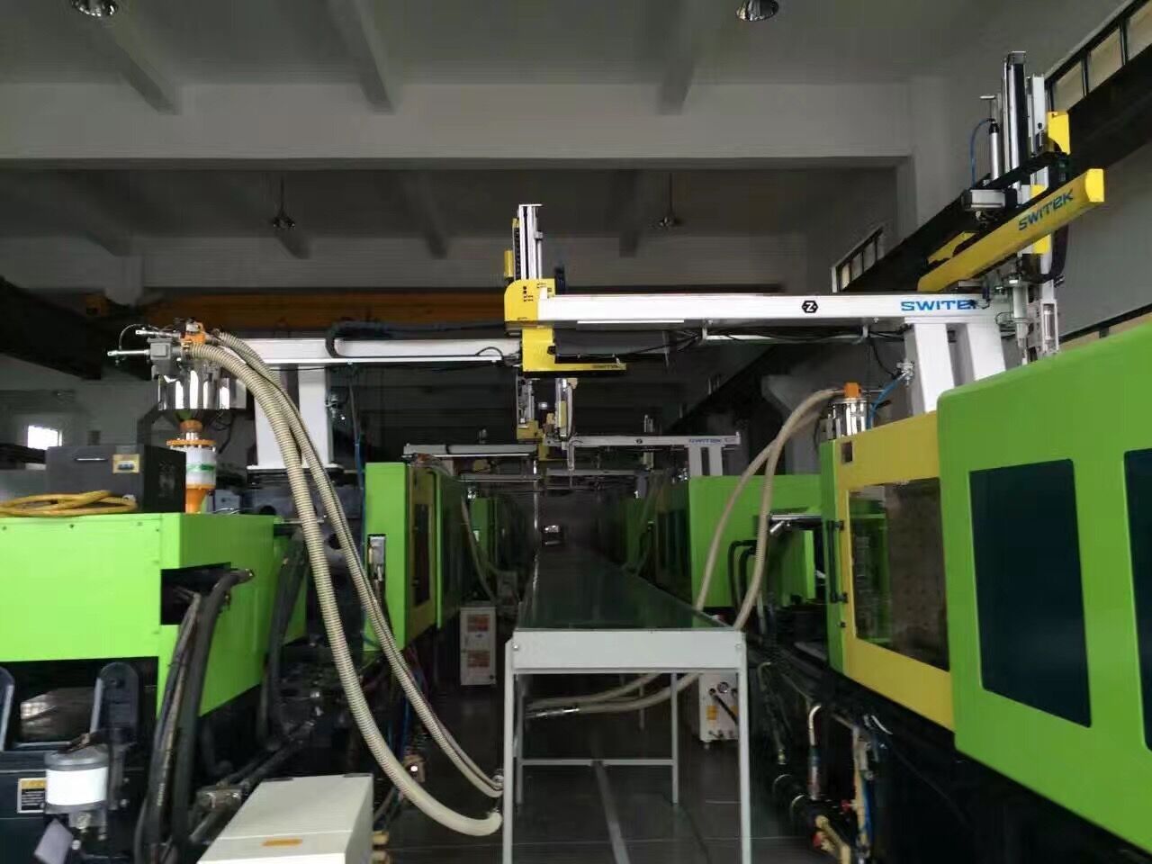 The central feeding system (Alias:automatic feeding system,central material feeding system, centralized feeding system, central conveying system,centralized conveying system) is specially designed for the production of plastic products in the injection molding workshop, and can realize unattended unmanned continuous molding operations. The types of raw materials and the combination of multiple color materials can be changed according to needs to realize the automation of the coloring process. The system can fully automatically regenerate and use nozzle cold material, can control all feeding equipment, and prevent the storage tank from clogging, and can be fully automated by setting up a central monitoring station. Main components: central console, cyclone dust collector, high-efficiency filter, fan, branch station, drying hopper, dehumidifier, material selection rack, micro-motion hopper, electric eye hopper, air shutoff valve, shutoff valve.